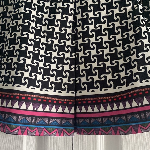 MackenzieMode Black/White Print Mini Skirt - US Size 4/AUS Size 8 - Picture 4 of 16